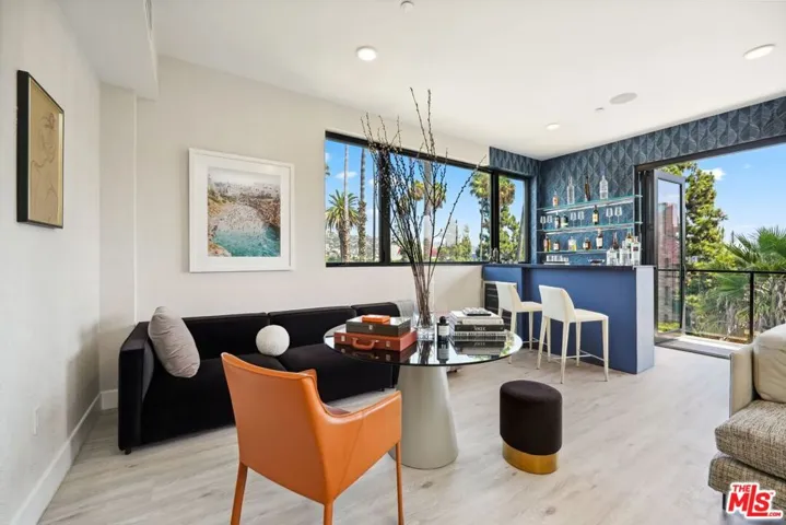 137 N Doheny Drive 1, West Hollywood, California 90048
