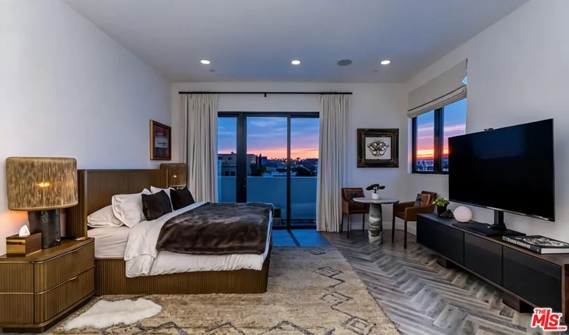 137 N Doheny Drive 1, West Hollywood, California 90048