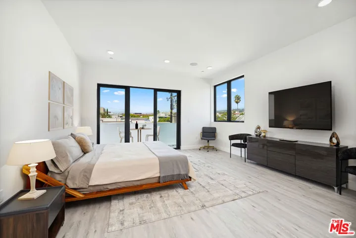 137 N Doheny Drive 1, West Hollywood, California 90048