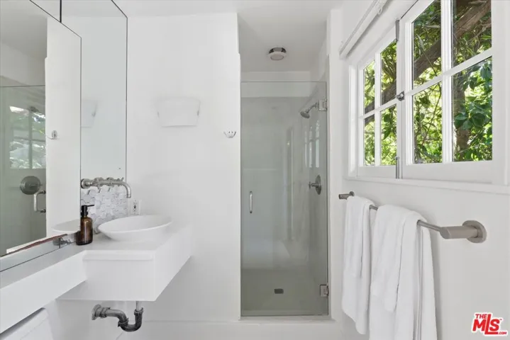 8924 Ashcroft Avenue, West Hollywood, California 90048