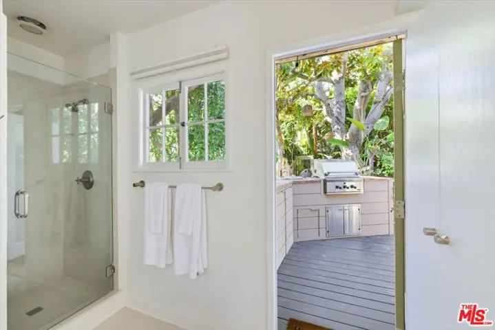 8924 Ashcroft Avenue, West Hollywood, California 90048