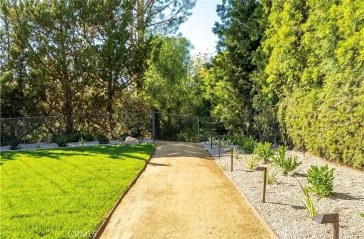 4240 Kingfisher Road, Calabasas, California 91302