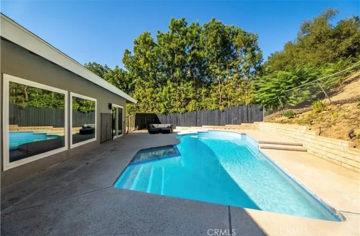 4240 Kingfisher Road, Calabasas, California 91302
