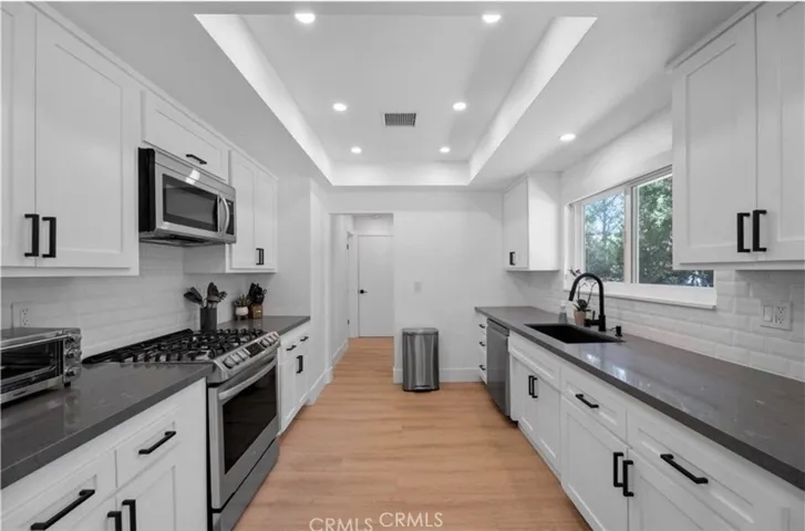 4240 Kingfisher Road, Calabasas, California 91302