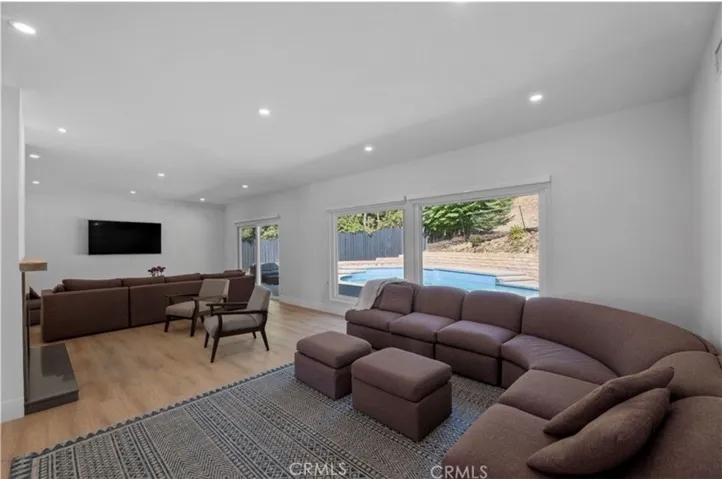 4240 Kingfisher Road, Calabasas, California 91302