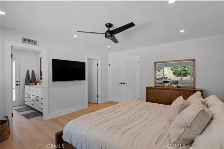 4240 Kingfisher Road, Calabasas, California 91302