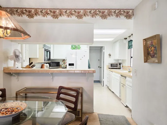 Breakfast Nook & Kitchen