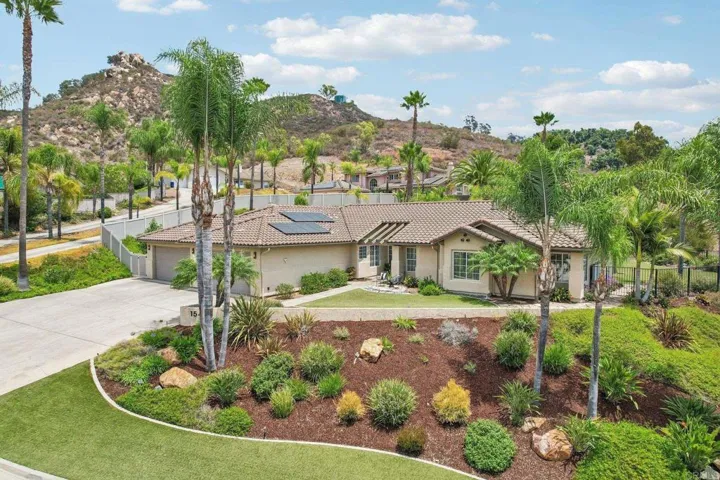 1542 Glasgow Ln, Escondido, California 92027