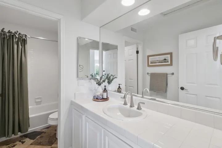 1542 Glasgow Ln, Escondido, California 92027