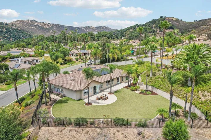 1542 Glasgow Ln, Escondido, California 92027