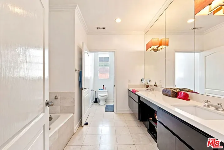 128 N Swall Drive 304, Los Angeles, California 90048