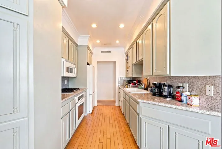 128 N Swall Drive 304, Los Angeles, California 90048