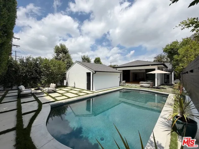 4257 Shadyglade Avenue, Studio City, California 91604