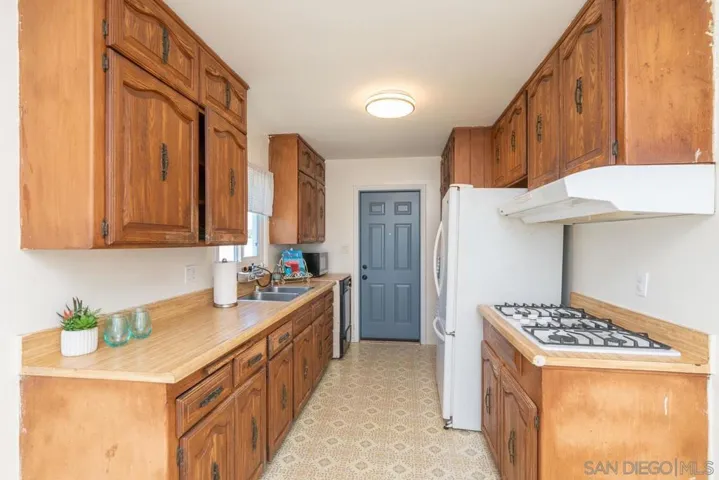 6881 Newberry Street, San Diego, California 92120