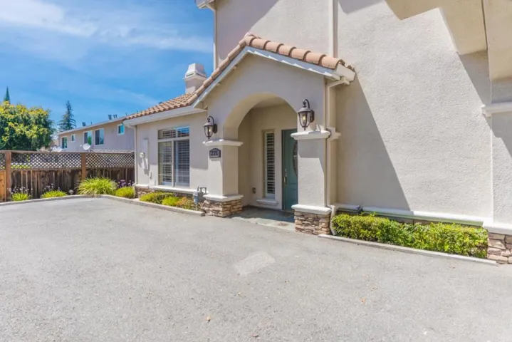 221 W Rincon Avenue, Campbell, California 95008