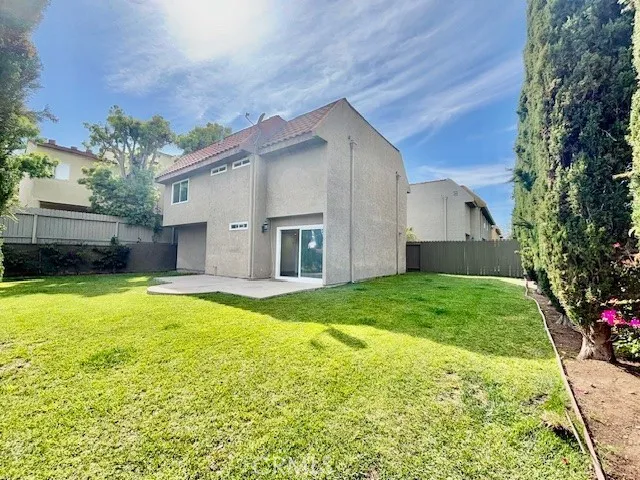 2558 Orange Avenue C, Costa Mesa, California 92627