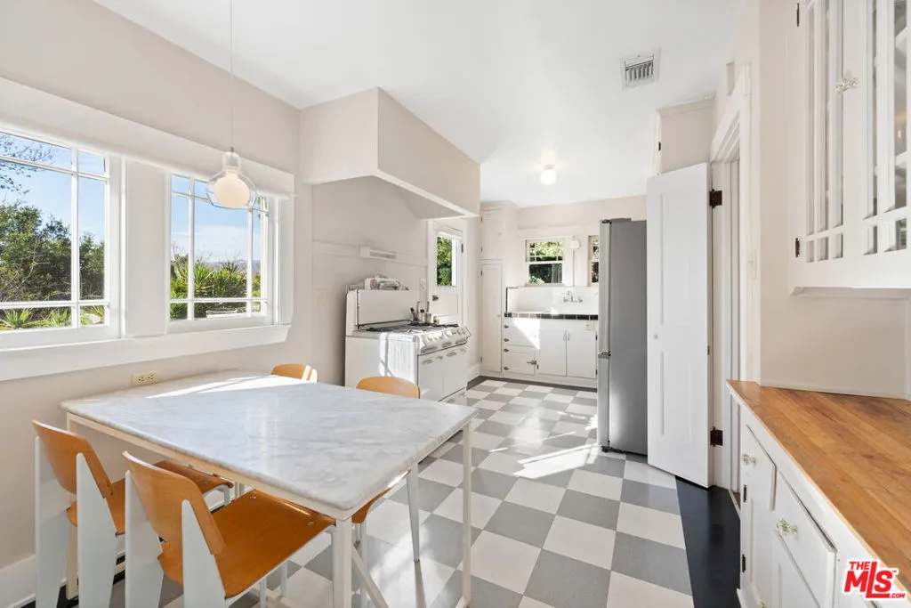 Eat In Kitchen