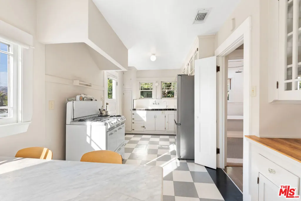 Eat In Kitchen