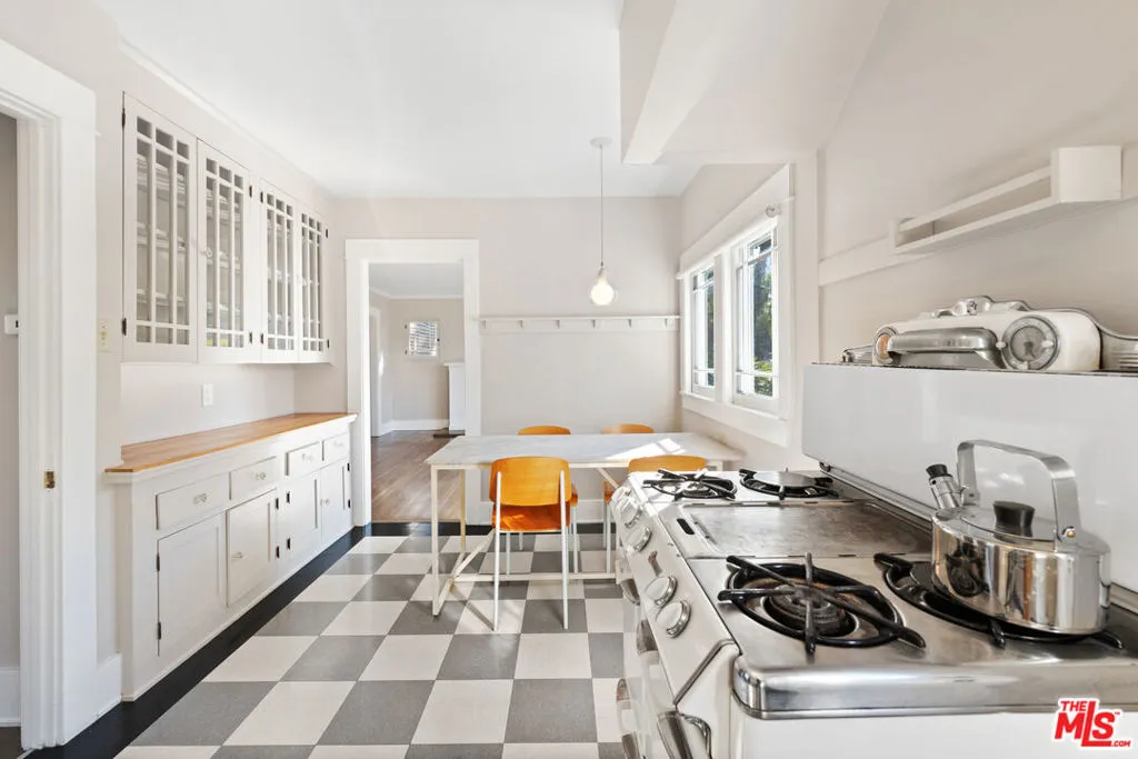 Eat In Kitchen