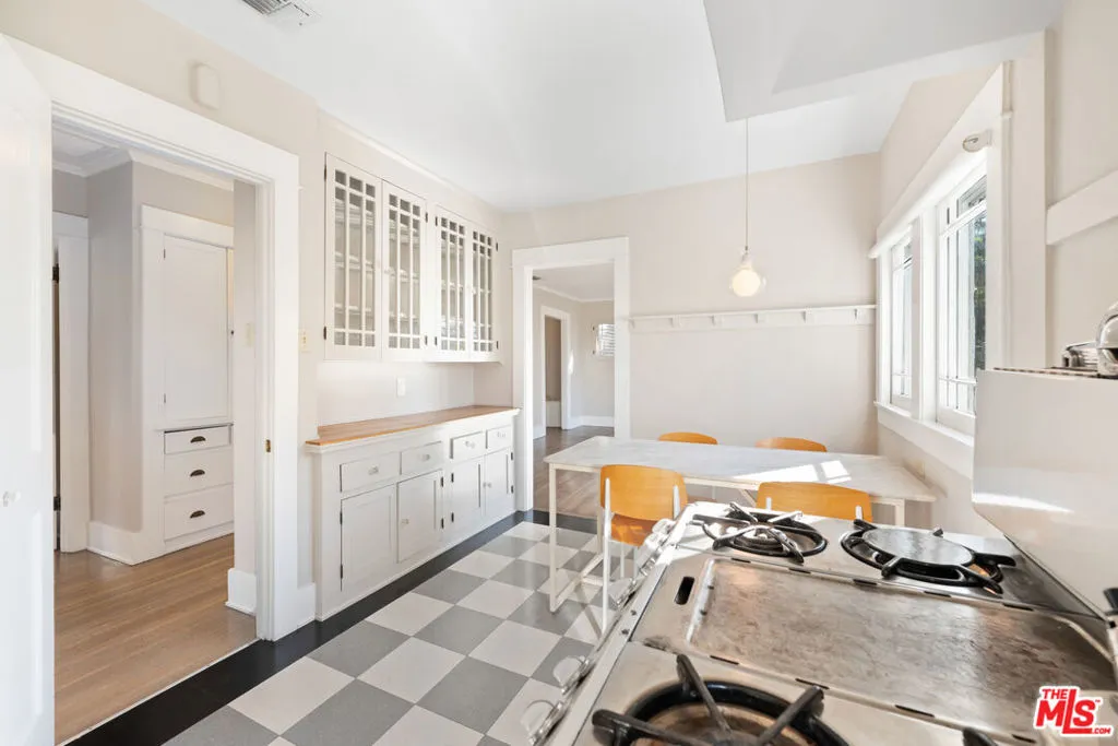 Eat In Kitchen