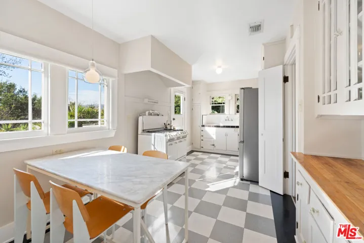 Eat In Kitchen