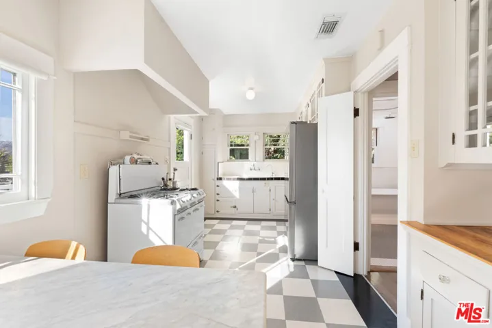 Eat In Kitchen