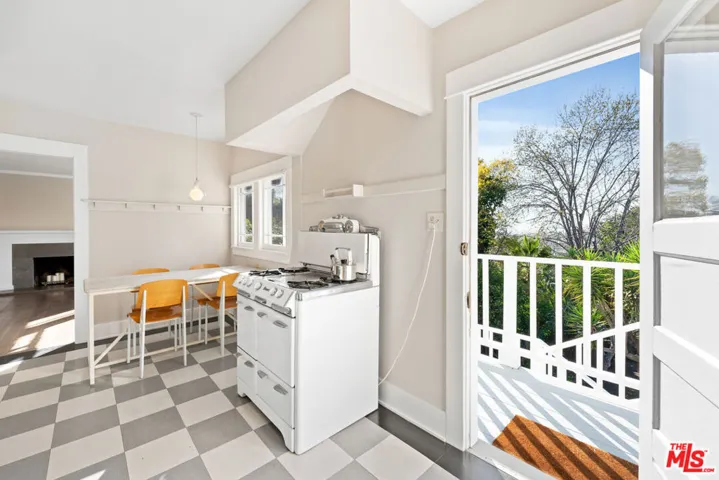 Eat In Kitchen