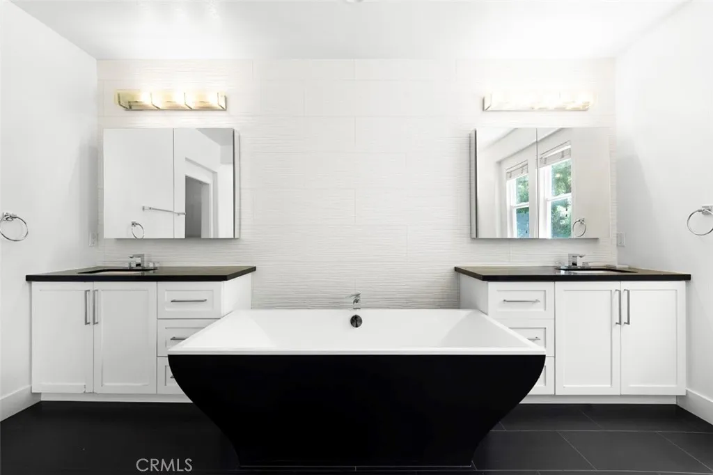 Make 19 a DONE DEAL! 5 beds, 4 full baths, guest suite downsturs, 3500 square feet at end of cul de sac. Make 19 a DONE DEAL! 5 beds, 4 full baths, guest suite downsturs, 3500 square feet at end of cul de sac.