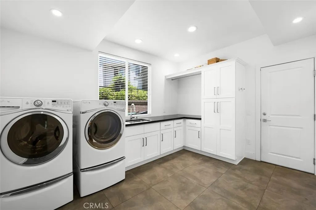 Make 19 a DONE DEAL! 5 beds, 4 full baths, guest suite downsturs, 3500 square feet at end of cul de sac. Make 19 a DONE DEAL! 5 beds, 4 full baths, guest suite downsturs, 3500 square feet at end of cul de sac.