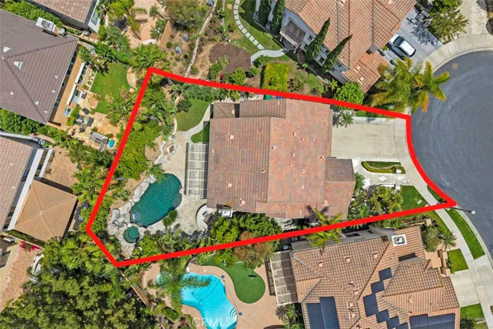 Make 19 a DONE DEAL!  5 beds, 4 full baths, guest suite downsturs, 3500 square feet at end of cul de sac.