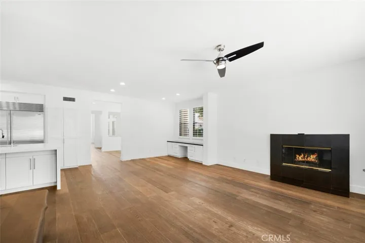 Make 19 a DONE DEAL!  5 beds, 4 full baths, guest suite downsturs, 3500 square feet at end of cul de sac.