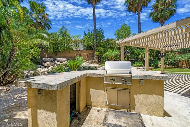 Make 19 a DONE DEAL!  5 beds, 4 full baths, guest suite downsturs, 3500 square feet at end of cul de sac.