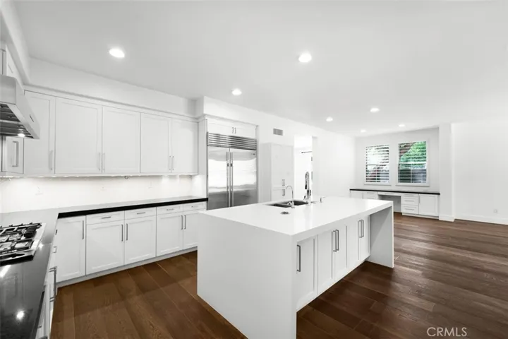 Make 19 a DONE DEAL!  5 beds, 4 full baths, guest suite downsturs, 3500 square feet at end of cul de sac.