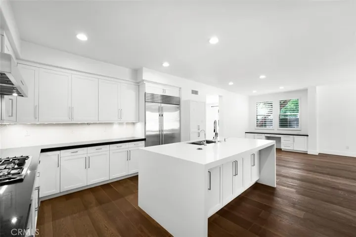 Make 19 a DONE DEAL!  5 beds, 4 full baths, guest suite downsturs, 3500 square feet at end of cul de sac.