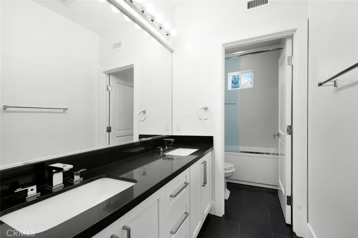 Make 19 a DONE DEAL!  5 beds, 4 full baths, guest suite downsturs, 3500 square feet at end of cul de sac.