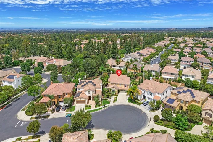 Make 19 a DONE DEAL!  5 beds, 4 full baths, guest suite downsturs, 3500 square feet at end of cul de sac.