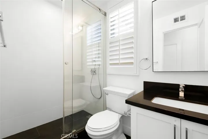 Make 19 a DONE DEAL!  5 beds, 4 full baths, guest suite downsturs, 3500 square feet at end of cul de sac.