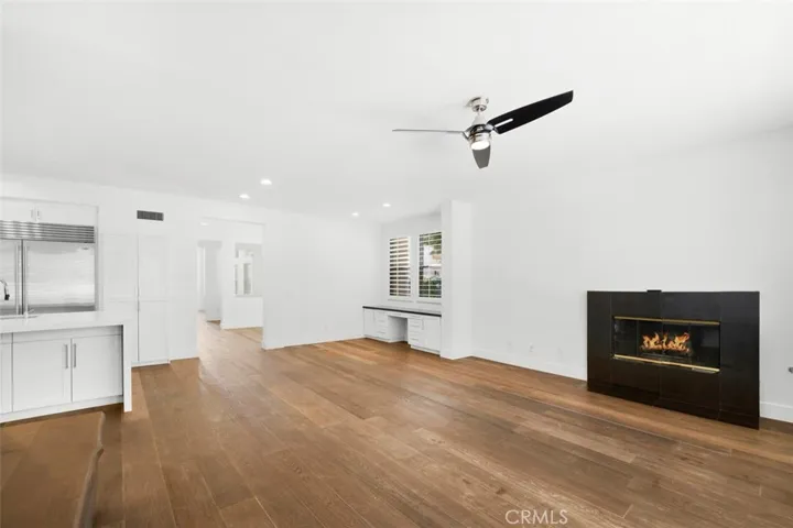 Make 19 a DONE DEAL!  5 beds, 4 full baths, guest suite downsturs, 3500 square feet at end of cul de sac.