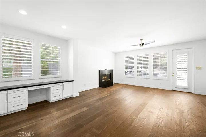 Make 19 a DONE DEAL!  5 beds, 4 full baths, guest suite downsturs, 3500 square feet at end of cul de sac.