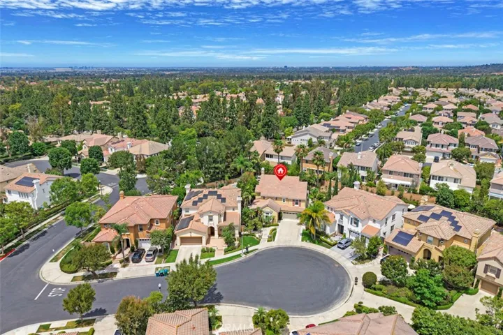 Make 19 a DONE DEAL!  5 beds, 4 full baths, guest suite downsturs, 3500 square feet at end of cul de sac.