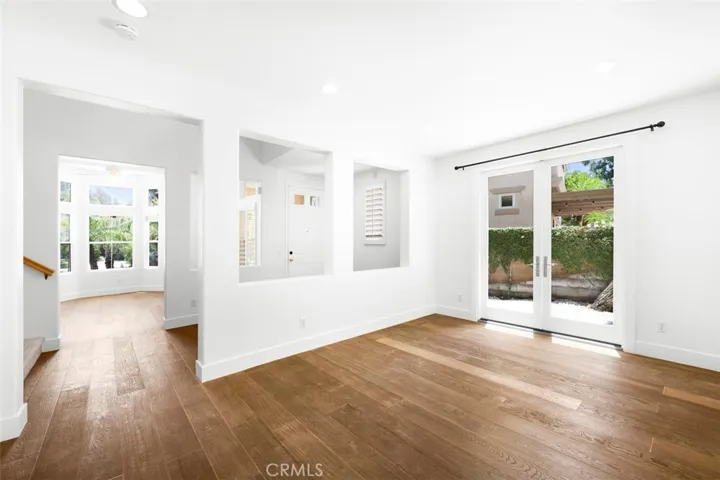 Make 19 a DONE DEAL!  5 beds, 4 full baths, guest suite downsturs, 3500 square feet at end of cul de sac.