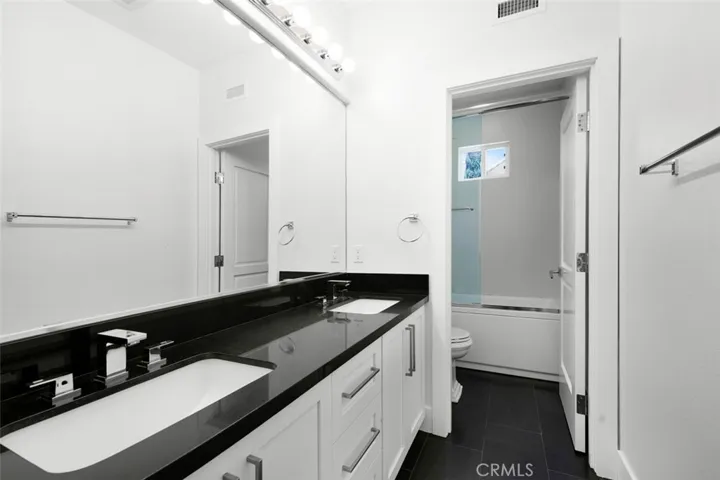 Make 19 a DONE DEAL!  5 beds, 4 full baths, guest suite downsturs, 3500 square feet at end of cul de sac.