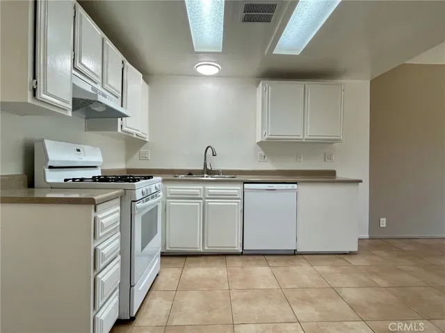 1985 Pomona Avenue M, Costa Mesa, California 92627