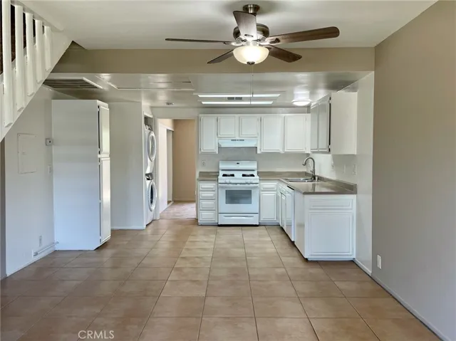 1985 Pomona Avenue M, Costa Mesa, California 92627