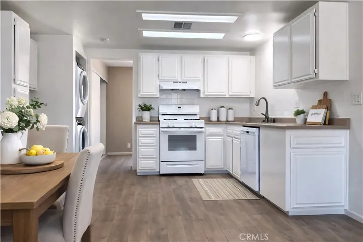 1985 Pomona Avenue M, Costa Mesa, California 92627