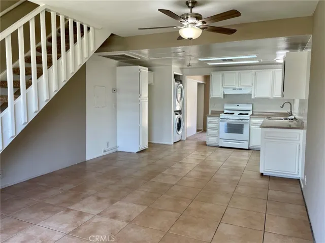 1985 Pomona Avenue M, Costa Mesa, California 92627