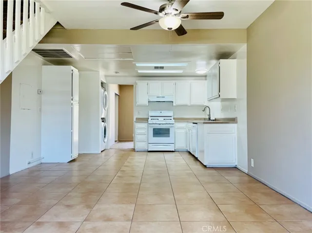 1985 Pomona Avenue M, Costa Mesa, California 92627