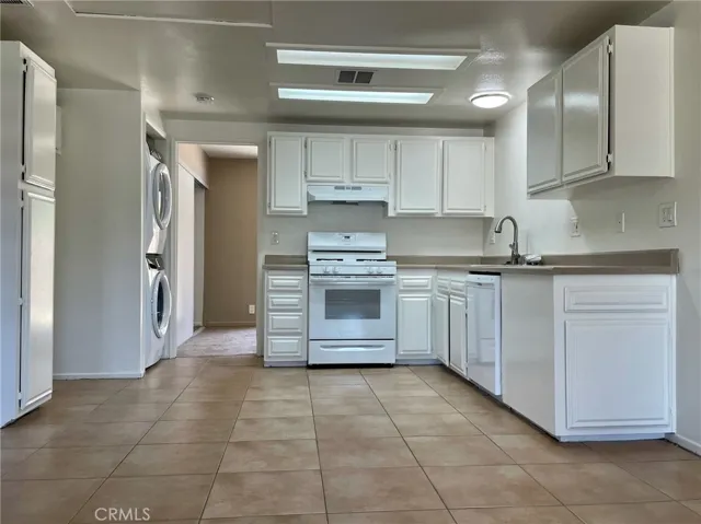 1985 Pomona Avenue M, Costa Mesa, California 92627