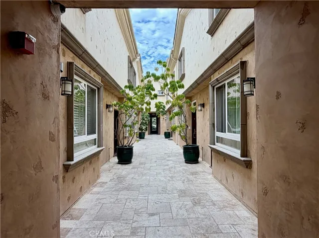 11323 Huston 1, North Hollywood, California 91601