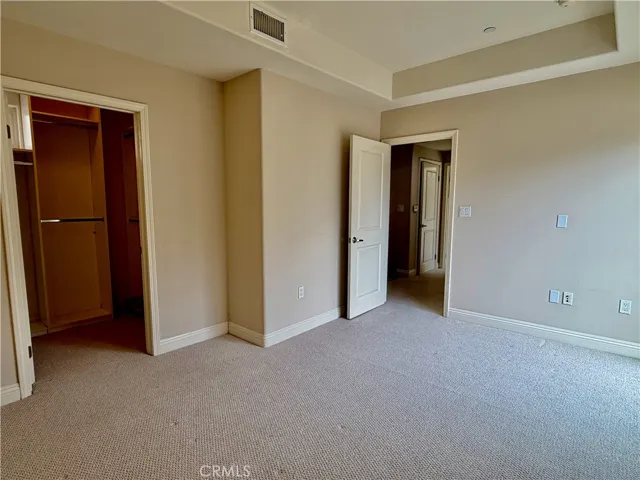 Guest Bed 2 w/walk in closet